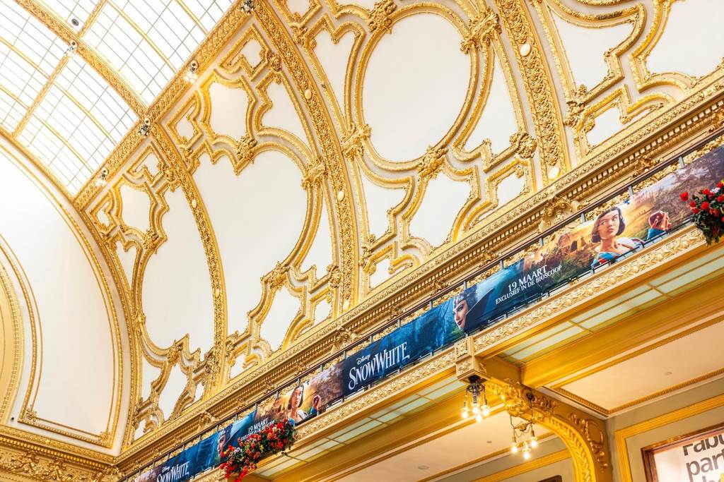 Sonderkonstruktion im Einkaufszentrum - Kino 3