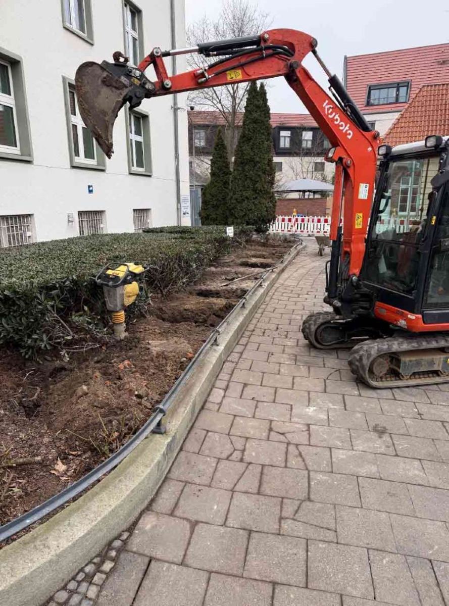 Sonderkonstruktion Fahnenmasten Montage inkl. Fundament und Beleuchtung 2