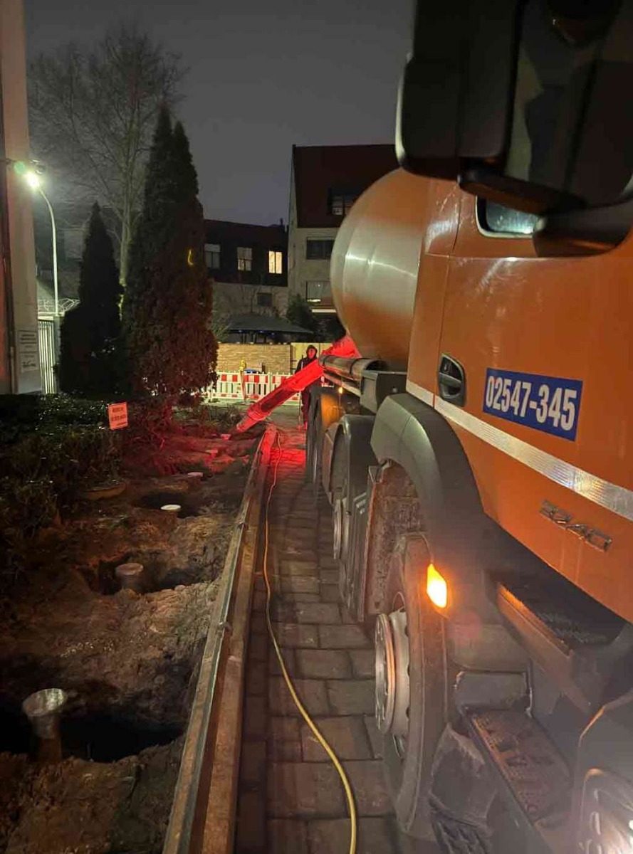 Sonderkonstruktion Fahnenmasten Montage inkl. Fundament und Beleuchtung 3