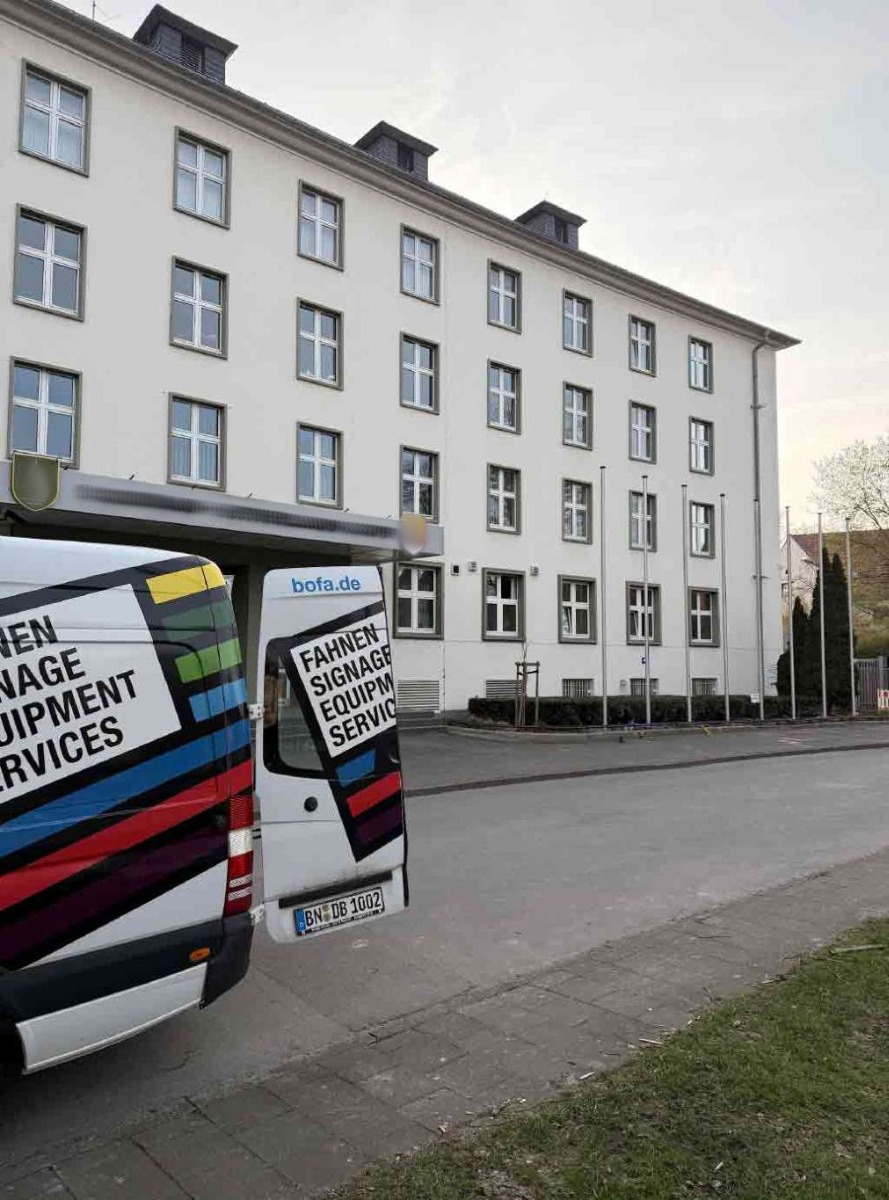 Sonderkonstruktion Fahnenmasten Montage inkl. Fundament und Beleuchtung 8