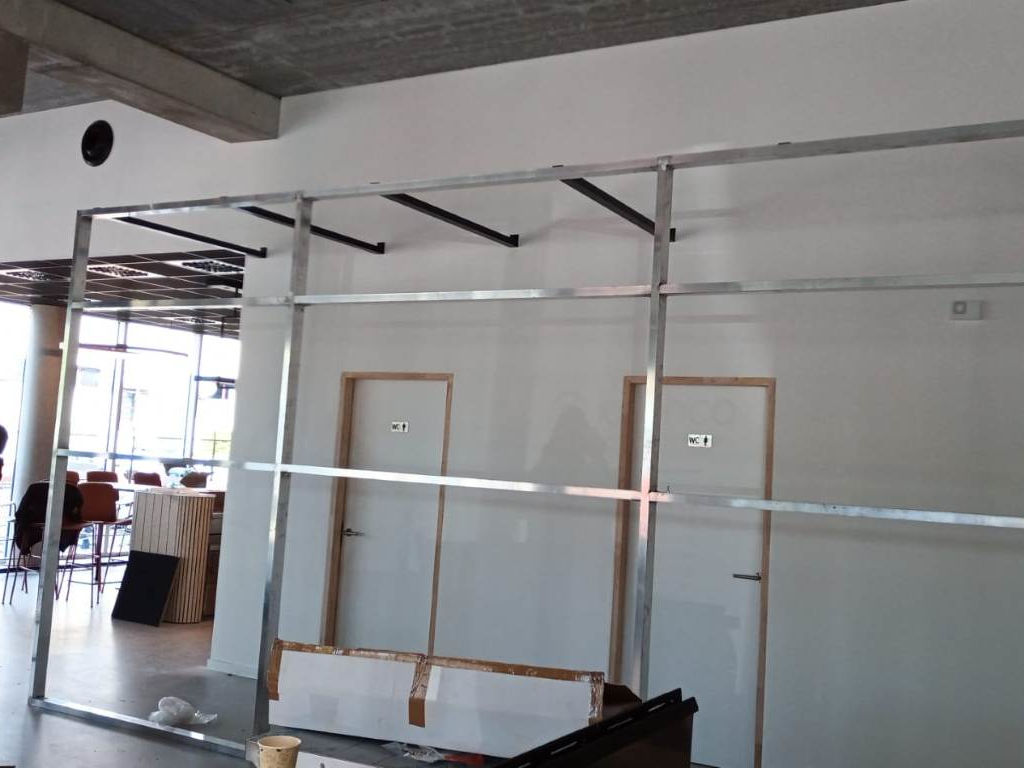 Sonderkonstruktion und Verkleidung im Innenraum 1