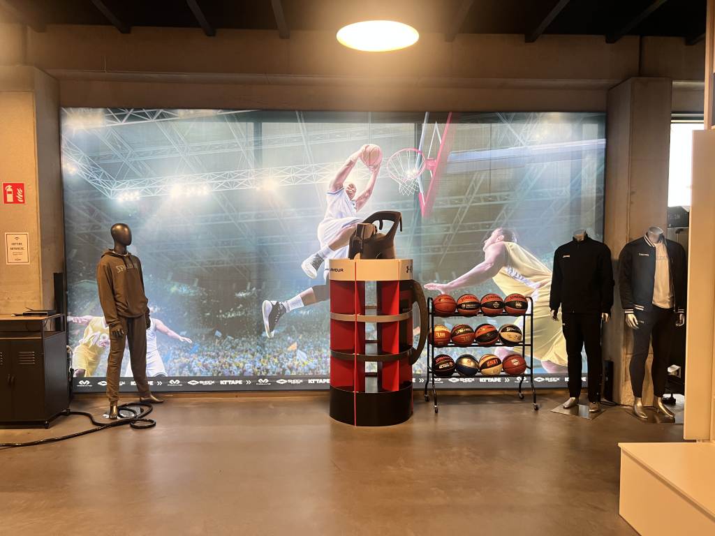 Sonderkonstruktion und Verkleidung im Innenraum 4