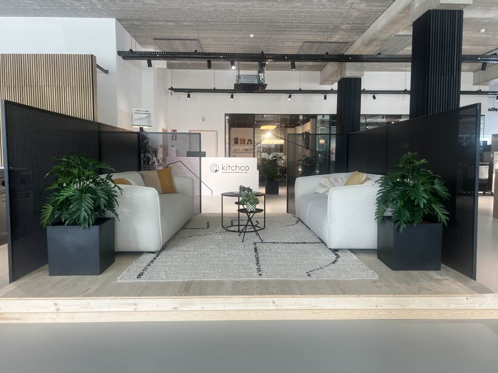 Sonderkonstruktion und Verkleidung im Innenraum 6