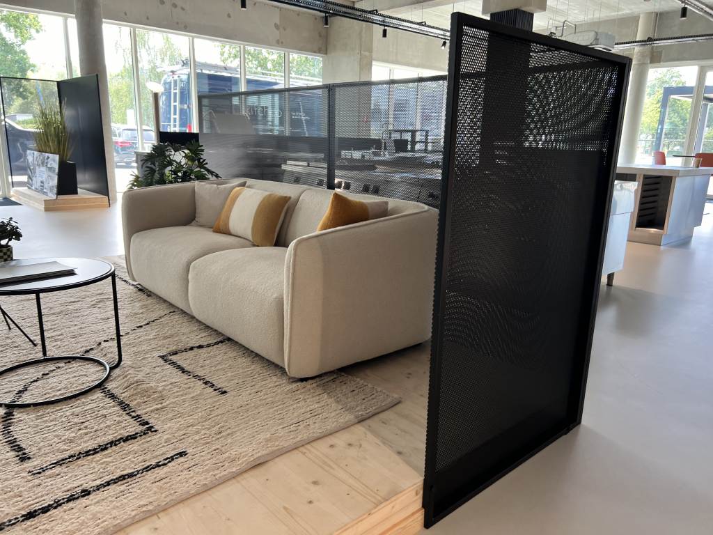 Sonderkonstruktion und Verkleidung im Innenraum 7