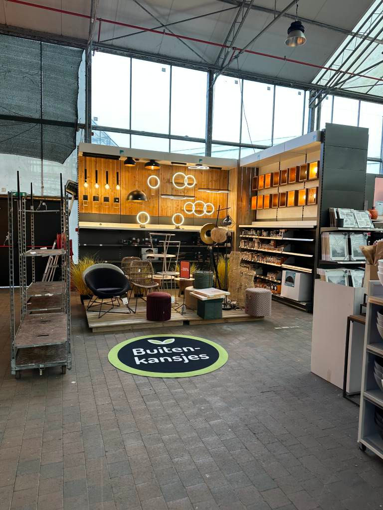 Sonderkonstruktion Baumarkt Inneneinrichtung und Dekoration 3