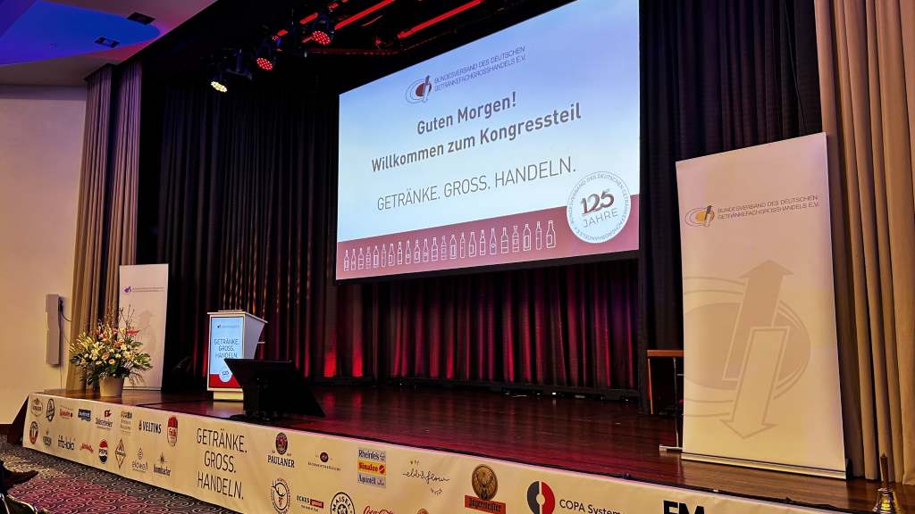 Bühnenbanner beleuchtet beim Bundesverband des Deutschen Getränkefachgroßhandels