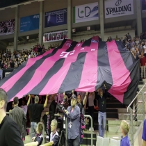 Ein Riesen-Trikot für die Fans – wenn das Stadion bebt